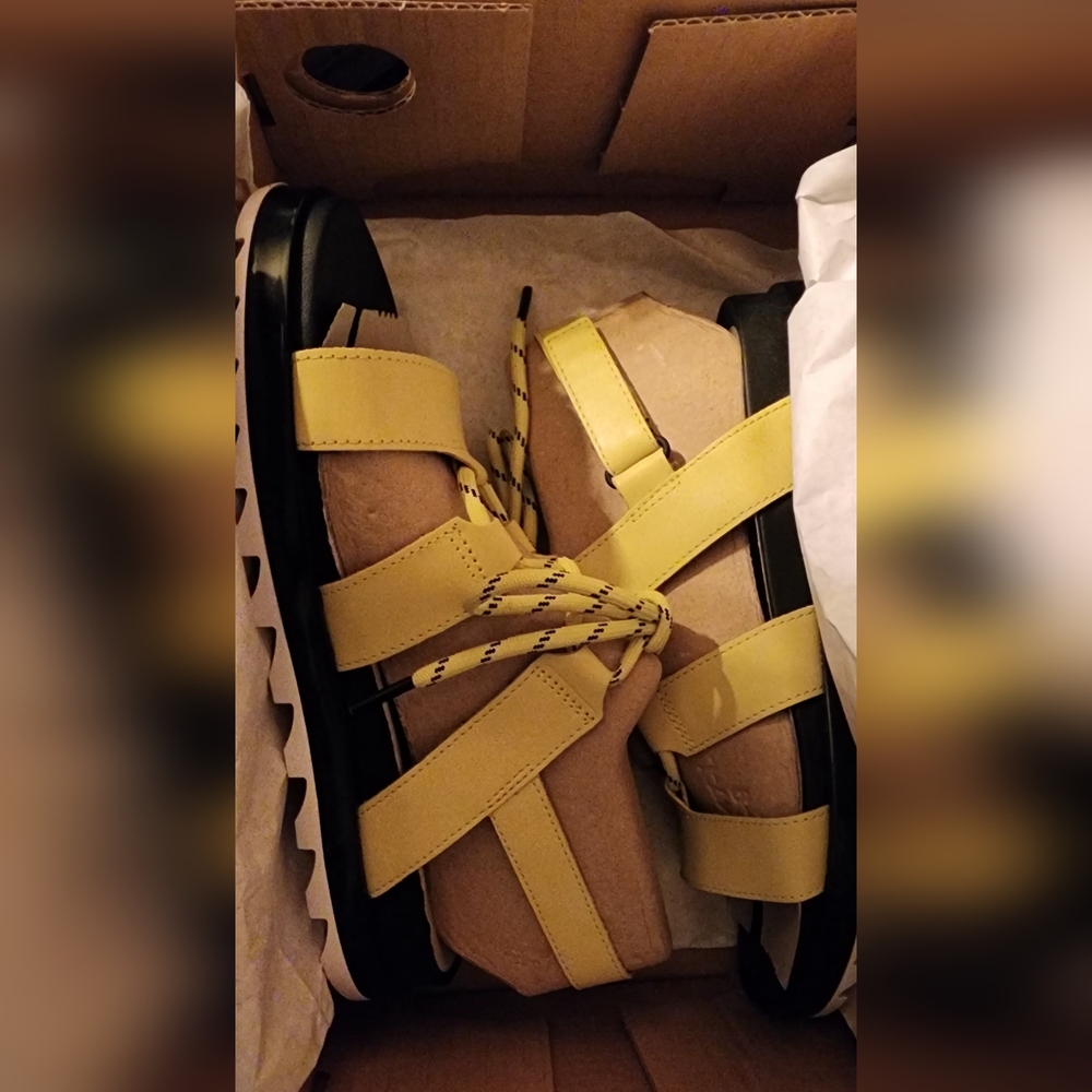 Brand New Womens Sorel sandals